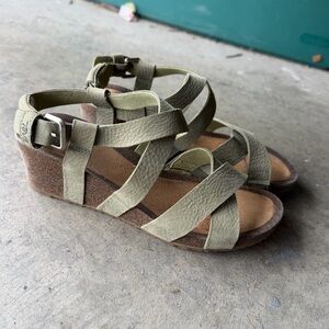 Teva Matte Olive Mahonia Cork Sole Wedge Cross Strap Sandals Buckles size 8